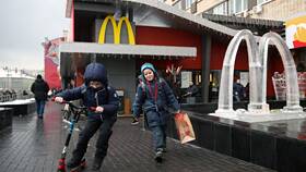 Как выглядел McDonald's в России в Улыбка Радуги